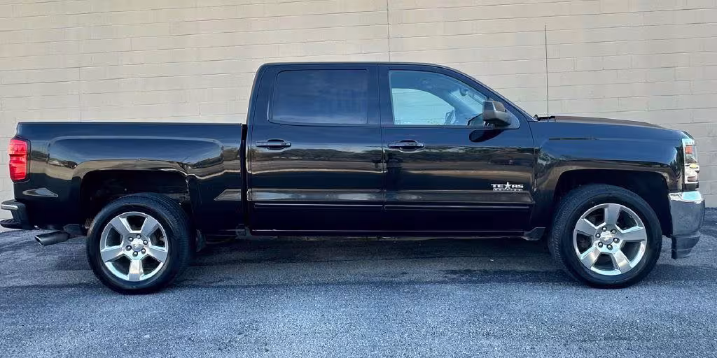 2018 Chevrolet Silverado 1500 - 3GCPCREC3JG193707 - Image #1