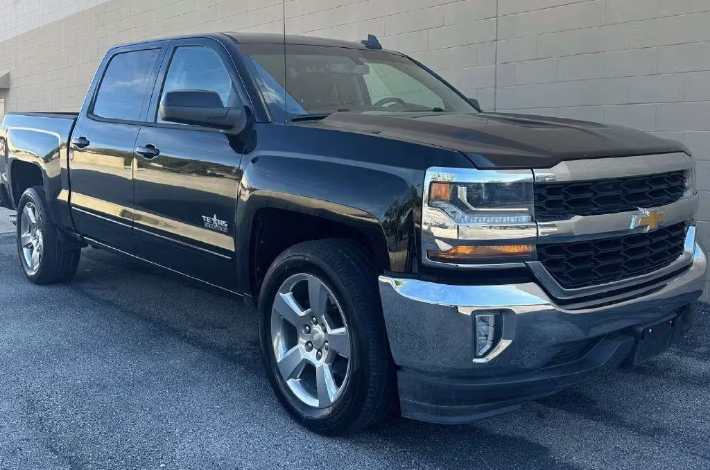 2018 Chevrolet Silverado 1500 - 3GCPCREC3JG193707 - Image #2